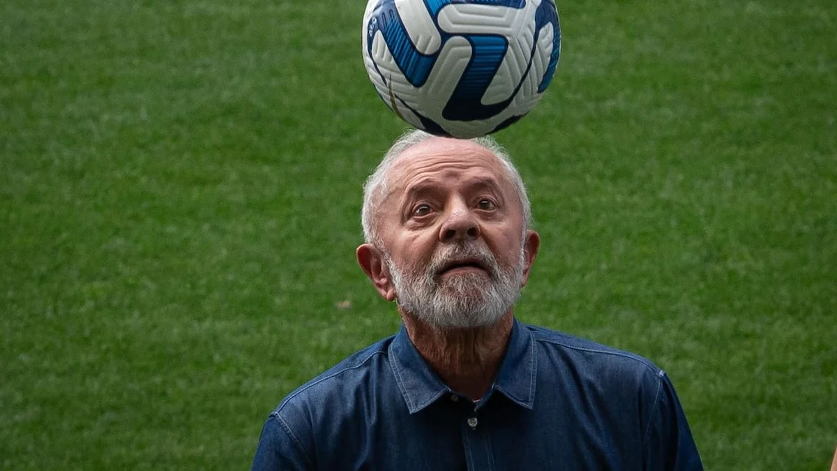 Lula defende seleção só com jogadores do Brasileirão: 'Não tem um Garrincha ou Romário lá fora'