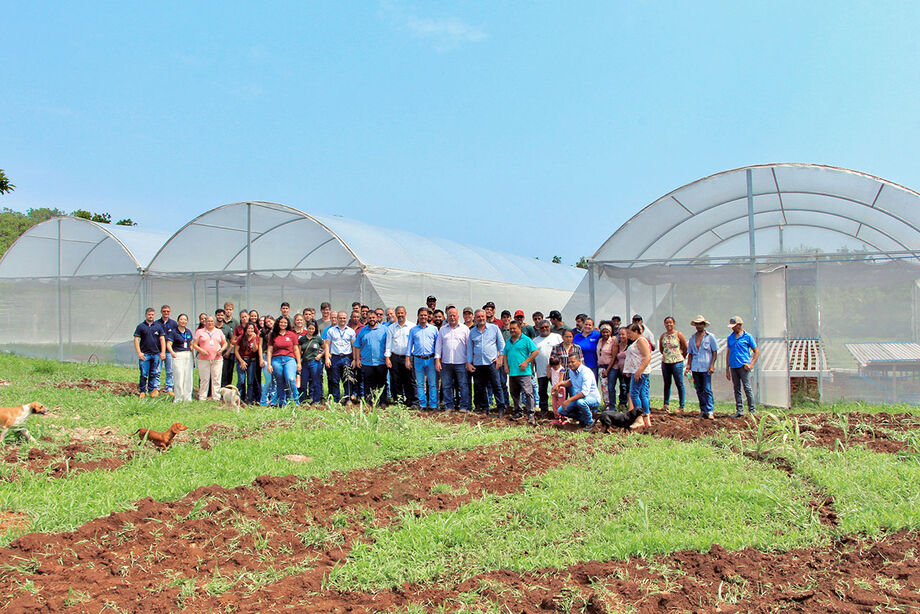 Recurso viabilizado pelo deputado junto à Itaipu possibilitou duas estufas agrícolas