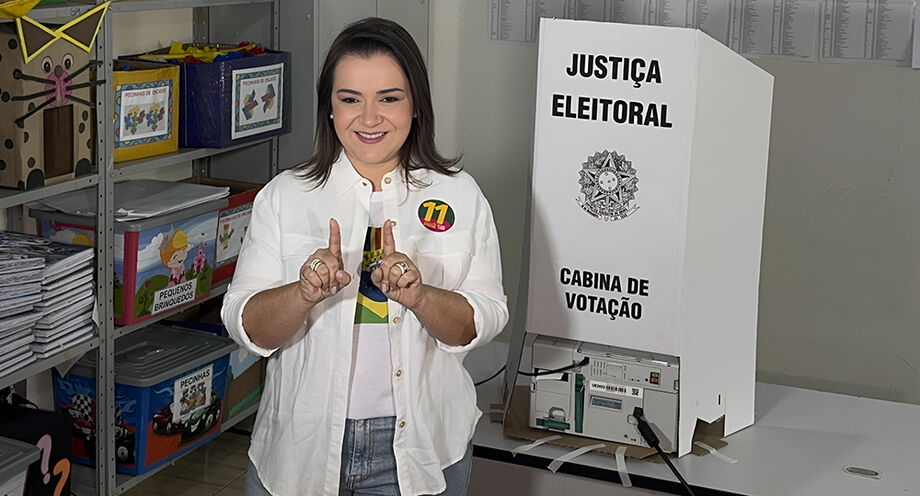 Adriane Lopes votou no final da manhã