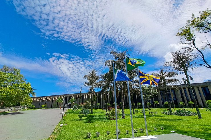 Rampa que dá acesso à Assembleia Legislativa de Mato Grosso do Sul