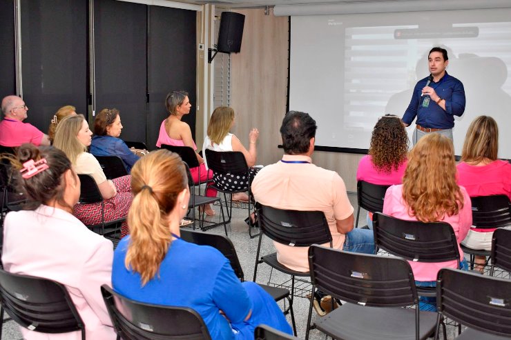 Dr. Henrique Brito foi o mediador das palestras alusivas ao Outubro Rosa