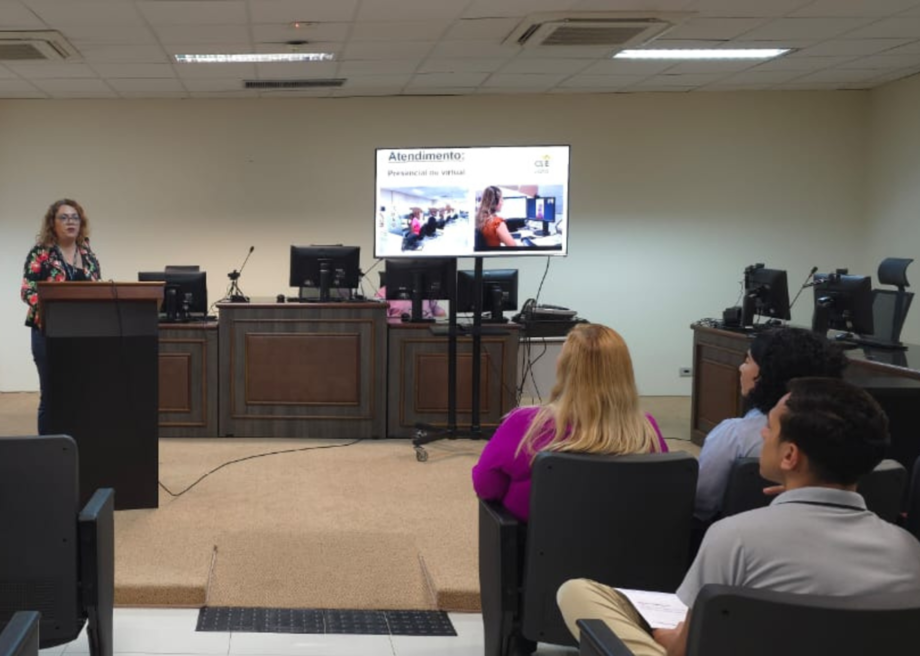 Acadêmicos de Direito visitam Cijus em programa que aproxima estudantes do Judiciário