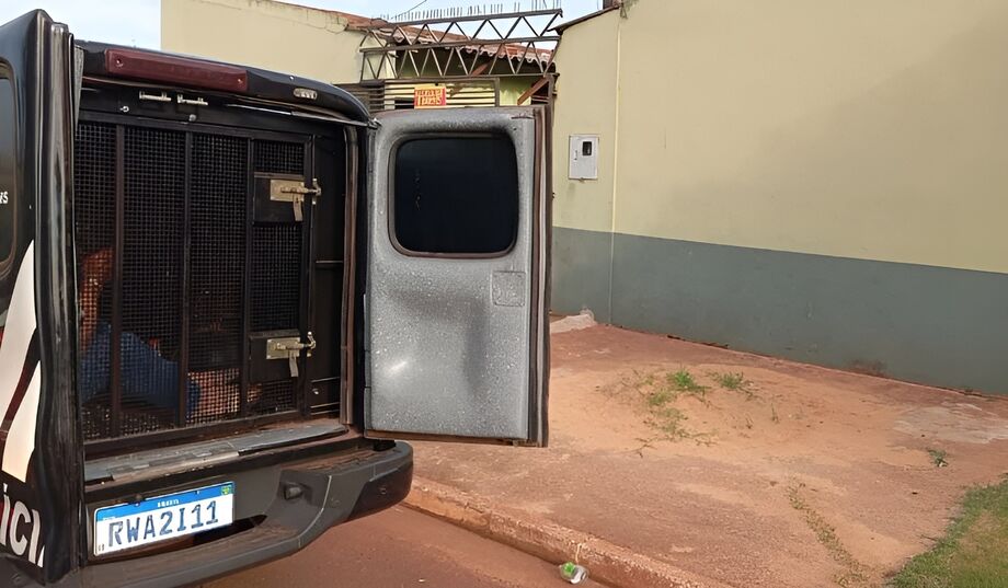 Homem é preso por suspeita de feminicídio em Ponta Porã após tentativa frustrada de alegar suicídio da companheira.