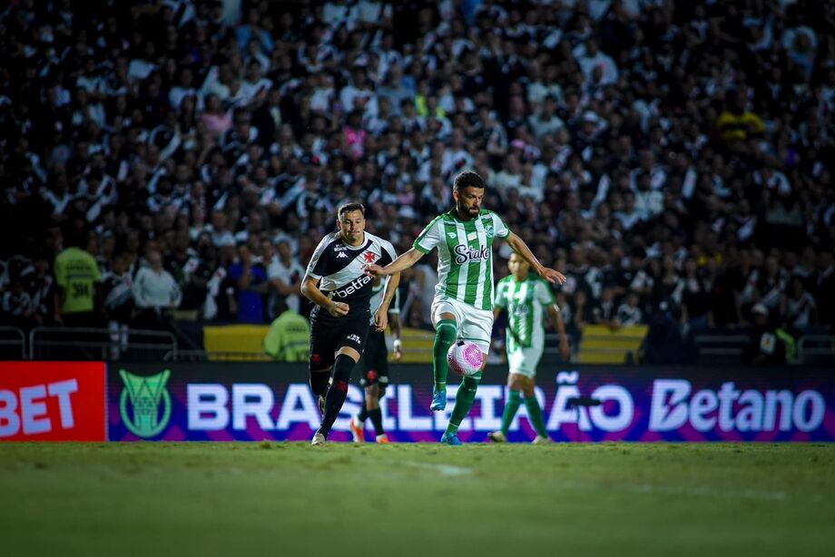 Vasco apenas empata com o Juventude no Brasileirão e sai vaiado de São Januário