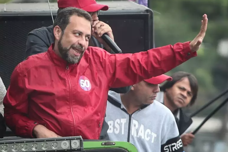 Boulos aposta nas ruas em reta final da campanha para tentar chegar ao 2º turno