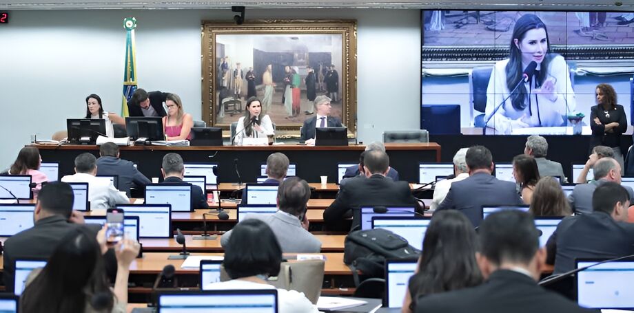 Sessão da CCJ da Câmara; oposicionistas usam colegiado para mover propostas contra o STF