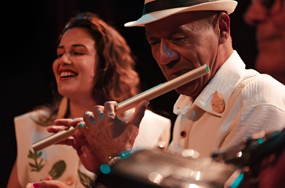 Neste final de semana, o Som da Concha traz dois grandes shows gratuitos: Bela Rio com Bem Bolado, que mistura MPB e sons da natureza, e SoulRa com Do Interior, ambos no domingo (20), às 18h