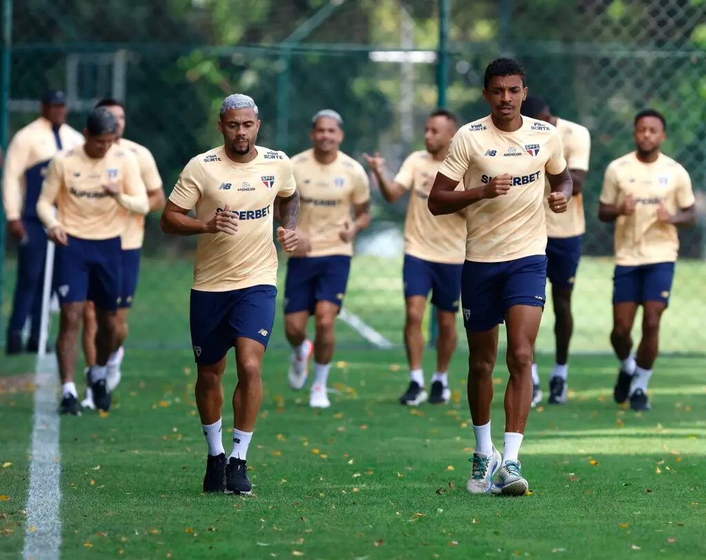 São Paulo treina para a série de jogos do Brasileirão