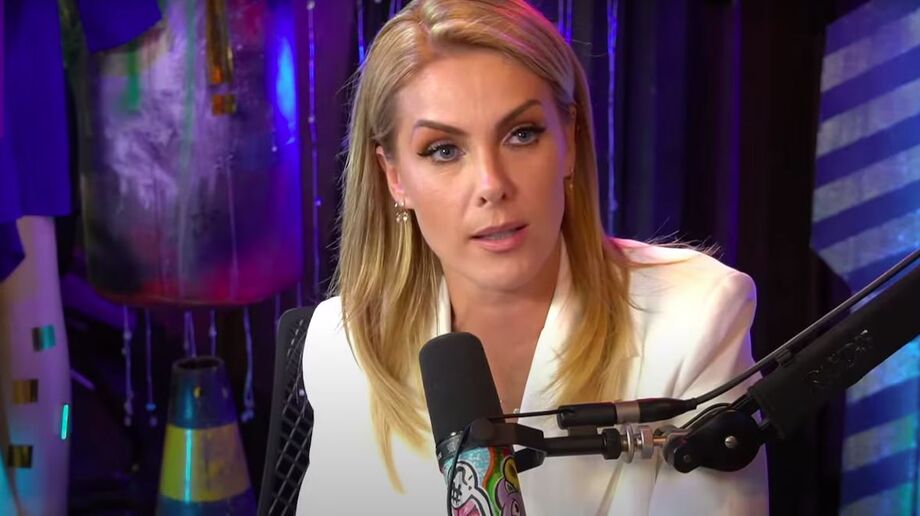 Ana Hickmann no Podcast Inteligência Ltda., de Rogério Vilela. Justiça constatou que assinaturas da apresentadora em empréstimo em banco são falsas.