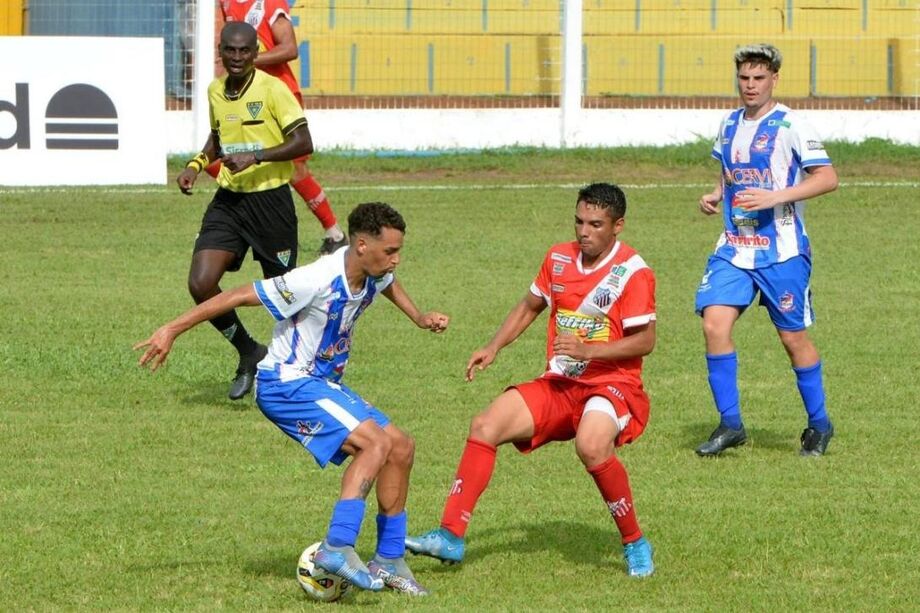 Rosalino Francisco Sanca comanda o jogo entre Naviraiense e Operário Caarapoense