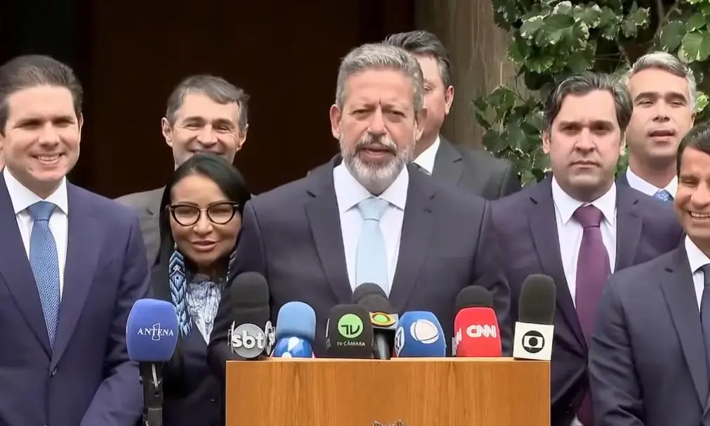 Arthur Lira (PP-AL), presidente da Câmara dos Deputados, anuncia apoio a Hugo Motta (Republicanos-PB) para sua sucessão