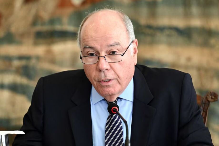 O chanceler do Brasil, Mauro Vieira, discursa durante uma reunião de planejamento para a repatriação de brasileiros que moram no Líbano, em Brasília