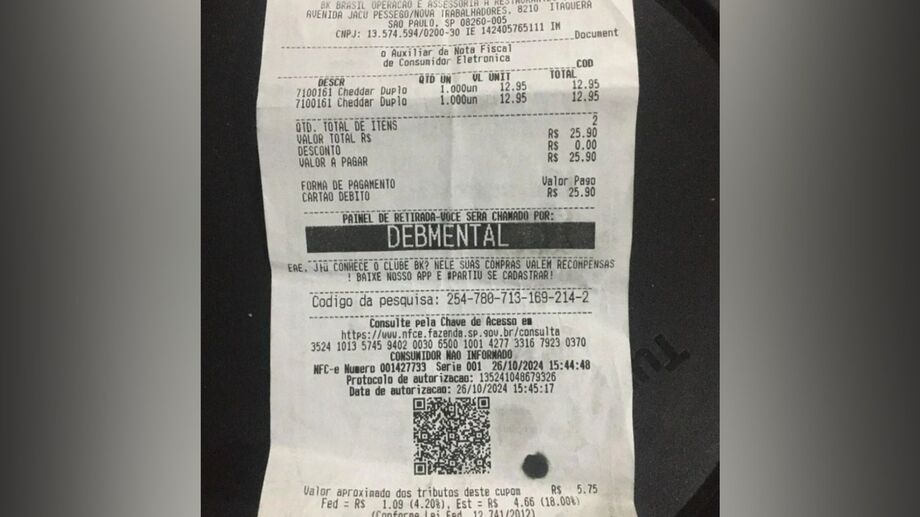 O Burger King informou que, após uma investigação interna, a empregada responsável pela ofensa foi desligada