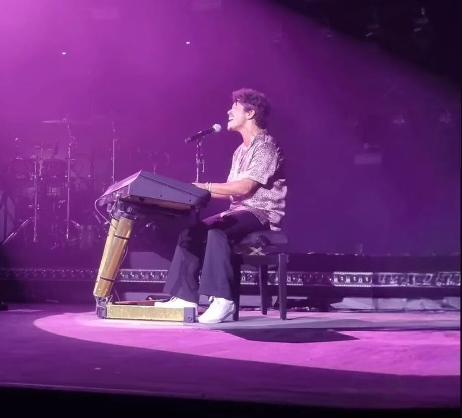 Bruno Mars em pocket show beneficente no Tokio Marine Hall