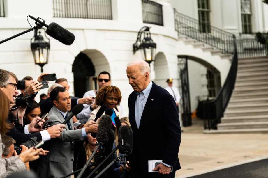 Imagem mostra presidente Joe Biden durante entrevista coletiva na Casa Branca nesta quinta-feira, 3. Líder americano declarou que discute com Israel possíveis respostas ao Irã