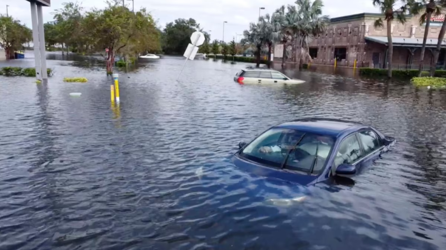 Furacão provocou inundações em Tampa, Flórida.
