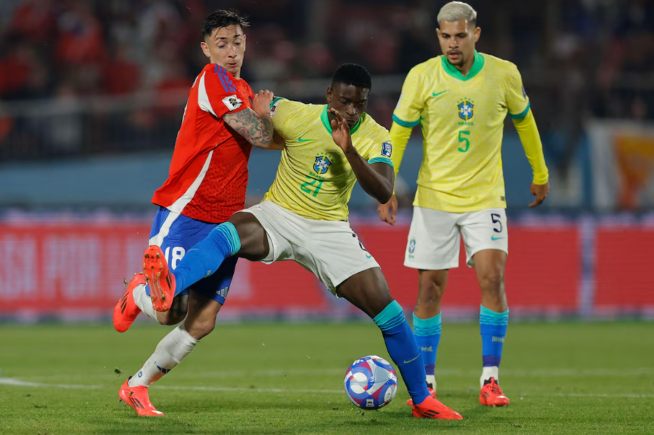 Brasil vence o Chile de virada por 2 a 1 e termina a rodada na quarta posição.