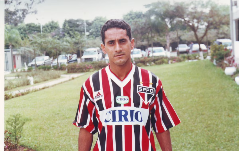 Zé Carlos vestiu a camisa do São Paulo entre 1997 e 2000.