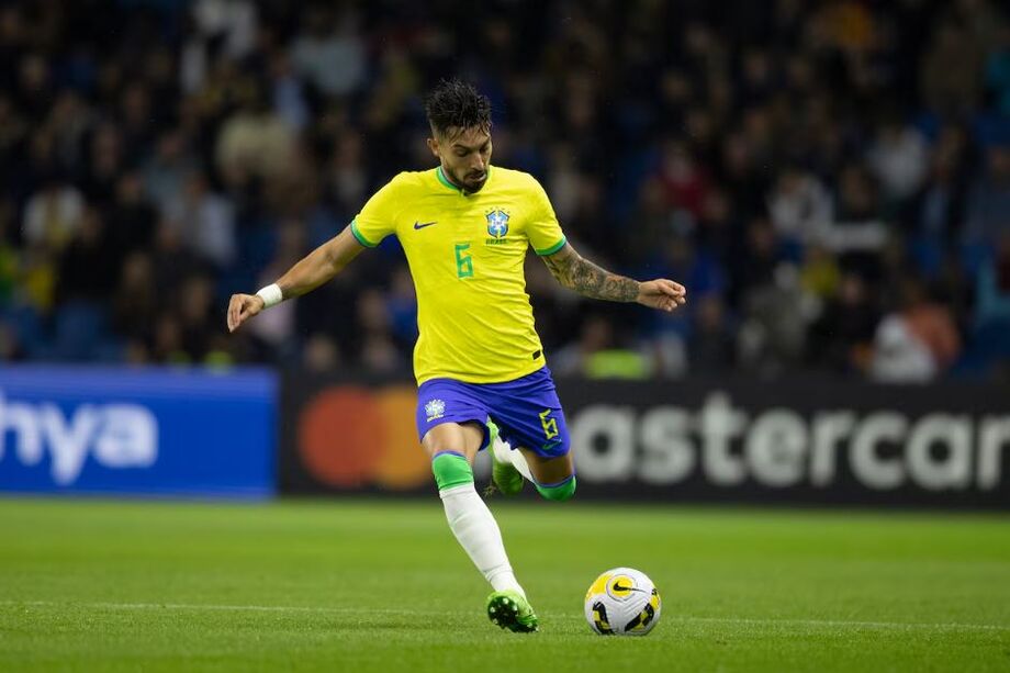 Alex Telles disputou a Copa do Mundo com a Seleção, mas foi cortado por lesão antes da eliminação do Brasil
