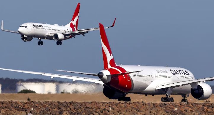 A companhia aérea Qantas se desculpou aos passageiros de um voo após um filme com classificação para maiores de 17 anos ser exibido para toda a aeronave