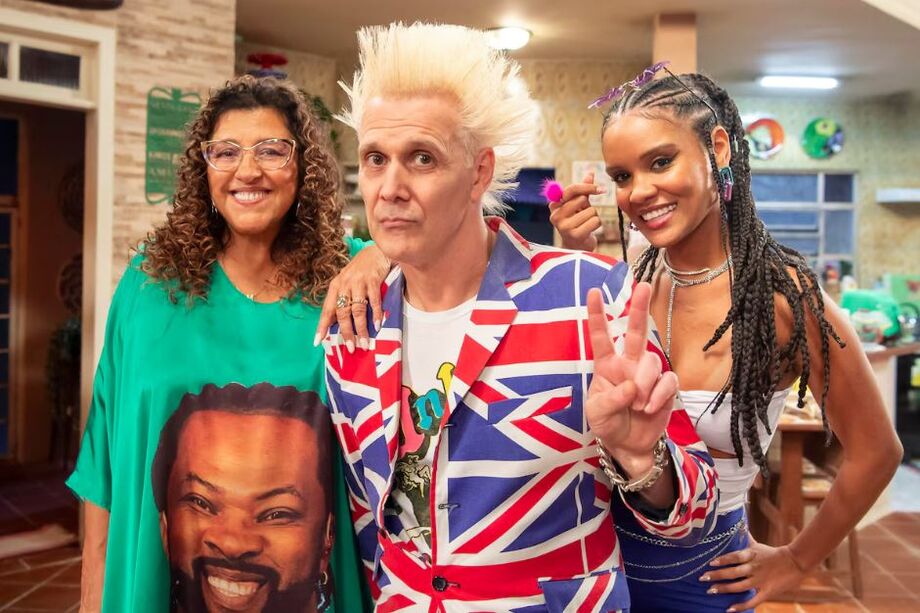 Regina Casé (Mirinda) ao lado de Supla (que faz uma participação em 'Tô Nessa' como David) e Heslaine Vieira (Ina)
