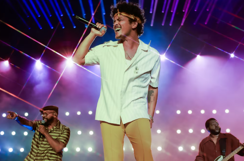 Bruno Mars em apresentação no The Town. Cantor fez primeiro show de maratona no Brasil nesta sexta, 4