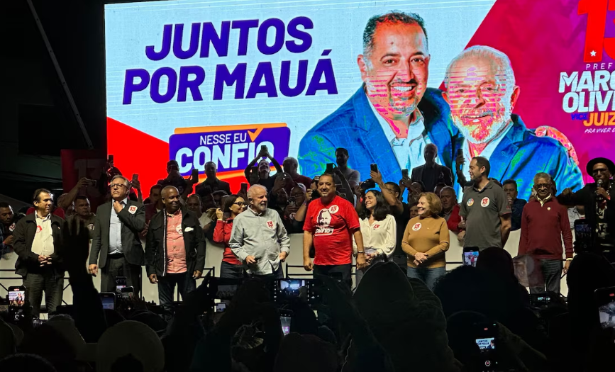 Lula em comício com o candidato à Prefeitura de Mauá Marcelo Oliveira (PT)