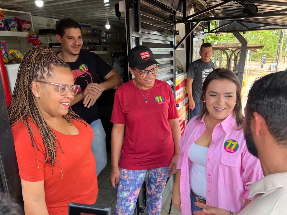 Adriane Lopes percorre a região Bandeira