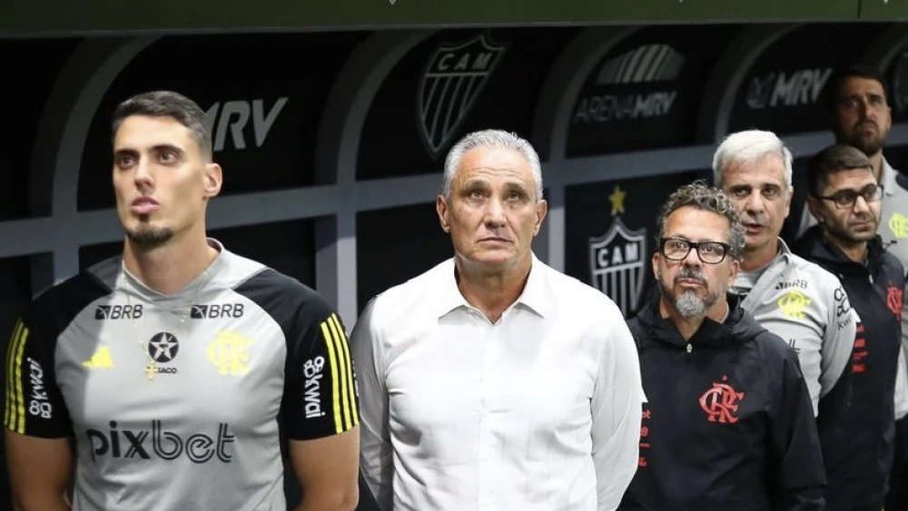 Matheus Bachi, Tite e a comissão técnica durante trabalho no Flamengo