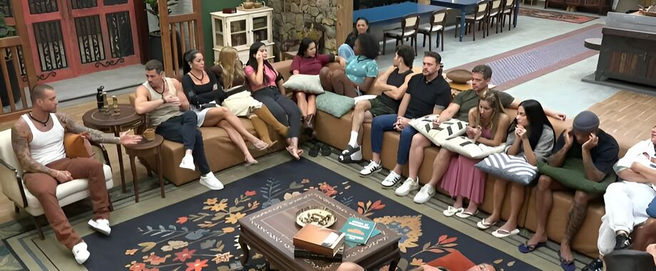 A Fazenda: reality teve Prova de Fogo, discussão, ameaça de desistência e beijo