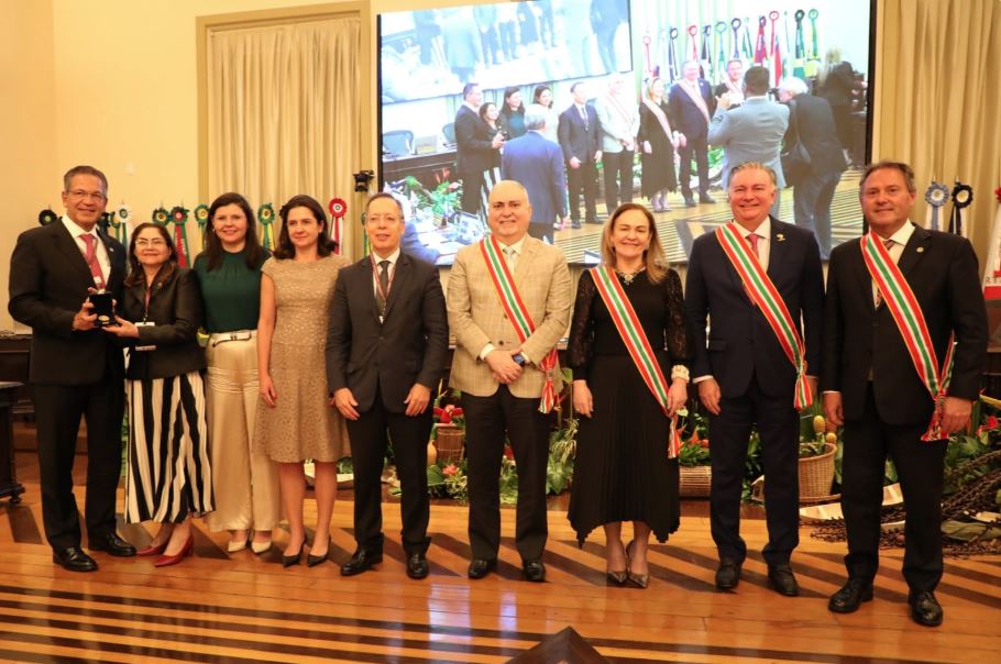 Presidente do TJMS é homenageado em encontro dos tribunais brasileiros