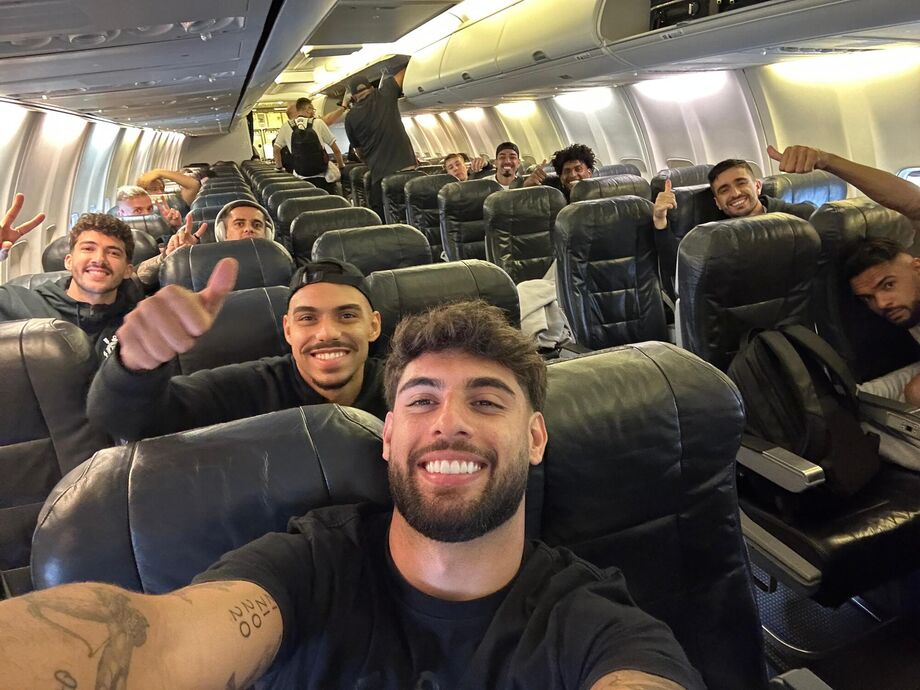 Corinthians desembarca na Argentina após antecipar voo por causa de greve no país