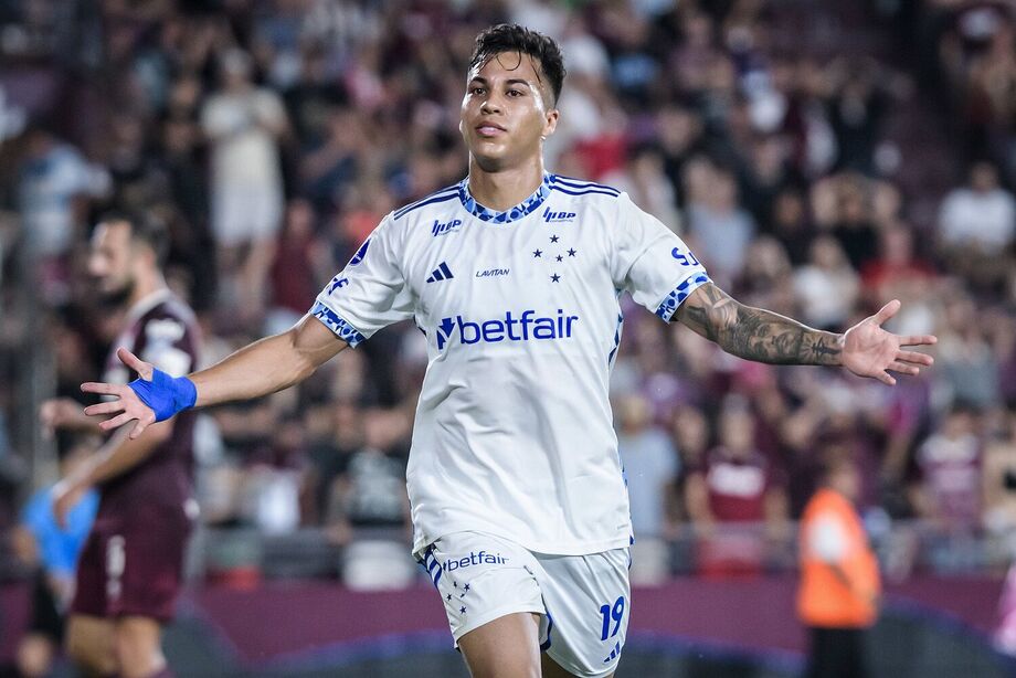 Fernando Diniz desencanta, vence a primeira e leva Cruzeiro à final da Copa Sul-Americana