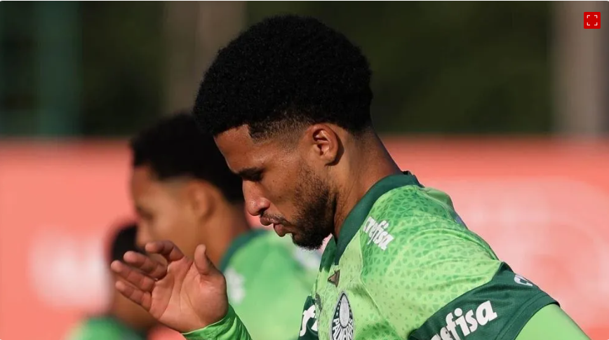 Murilo, do Palmeiras, durante treino na Academia de Futebol