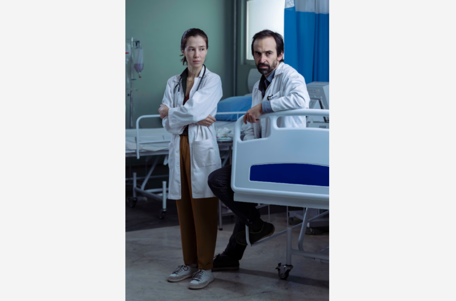 Marjorie Estiano e Julio Andrade estrelam 'Sob Pressão'.