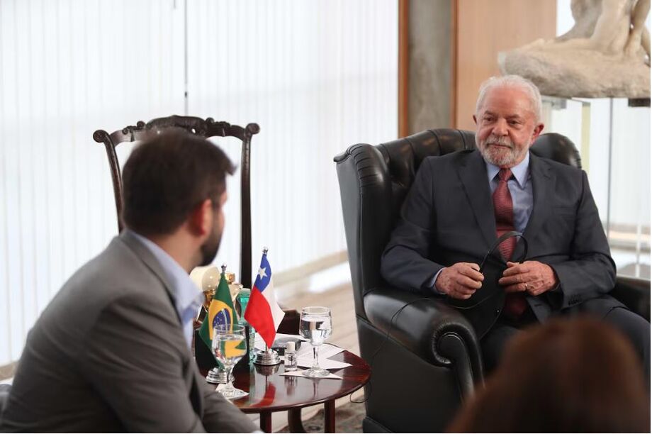 Aliado do chavismo, procurador da Venezuela acusou os presidentes Lula e Gabriel Boric de serem 'agentes da CIA'.