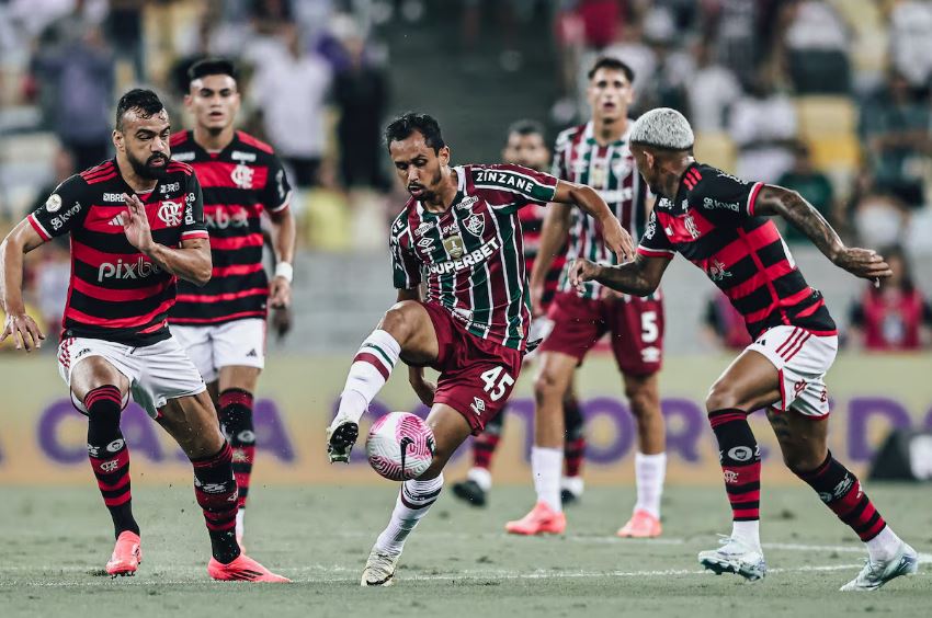 Lima foi um dos destaques do Fluminense no clássico com o Flamengo.