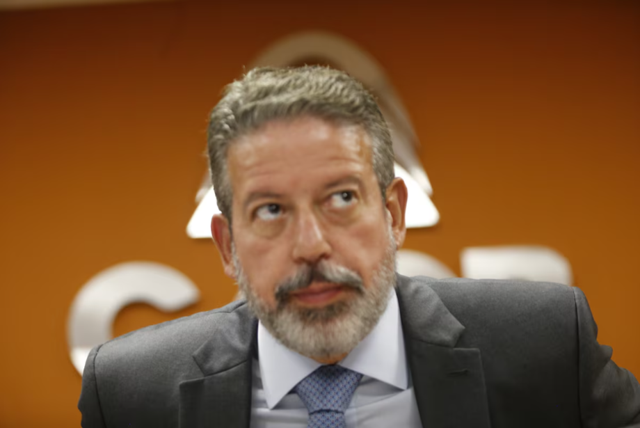 O presidente da Câmara, Arthur Lira ( PP- AL) , não pretende acelerar tramitação de pacote que atinge o STF
