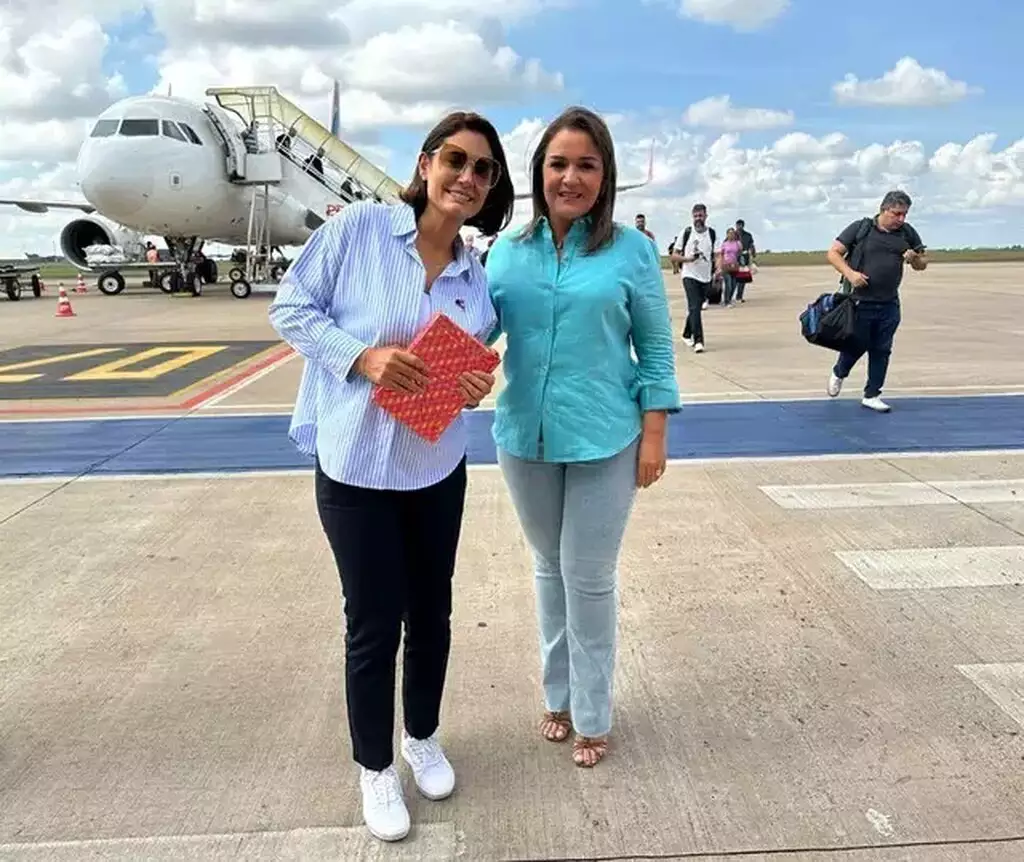 A campanha de Adriane Lopes ganha força com a vinda de Michelle Bolsonaro, parte da estratégia para o segundo turno em Campo Grande.