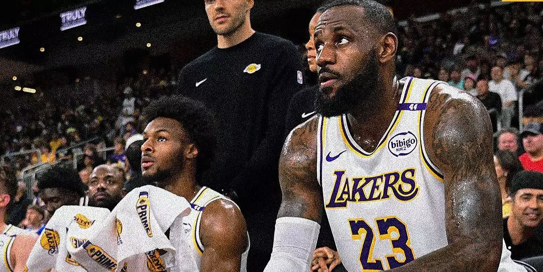 LeBron James e filho jogam juntos pela 1ª vez nos Lakers e fazem história na NBA