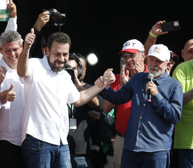 Guilherme Boulos com o presidente da República, Luiz Inácio Lula da Silva