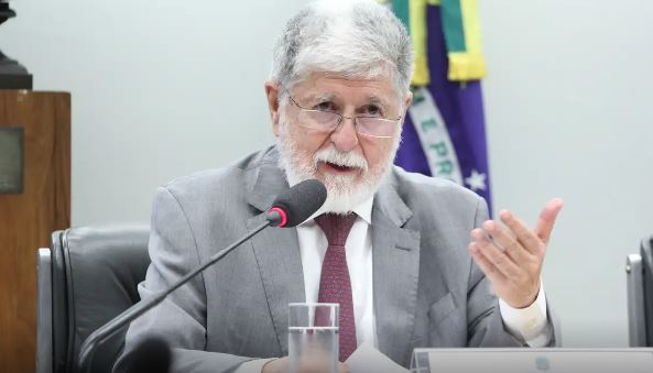 Celso Amorim defende que Brasil deve insistir em diálogo com Venezuela