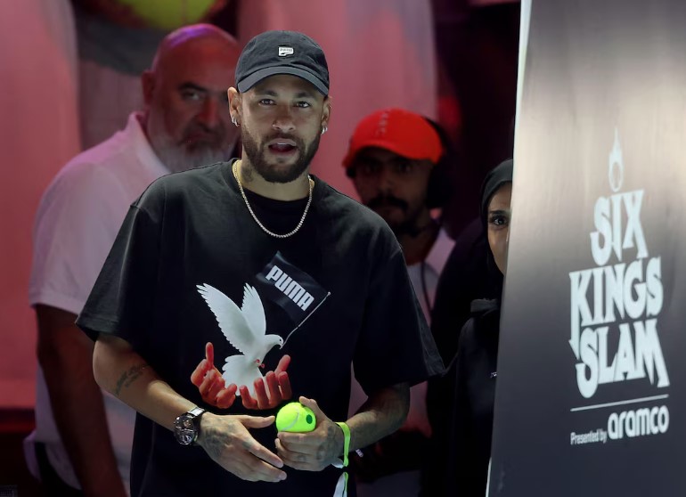Neymar está há um ano sem atuar profissionalmente por causa de lesão no joelho