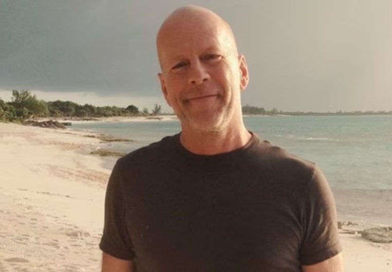 O ator Bruce Willis foi diagnosticado com uma doença neurodegenerativa em 2022