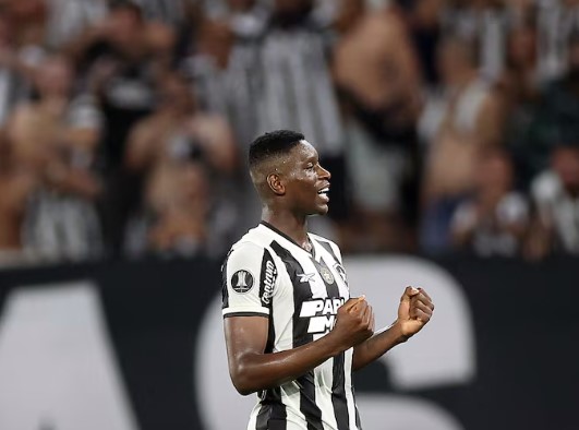Luiz Henrique marcou um dos cinco gols da vitória do Botafogo sobre o Peñarol na Libertadores