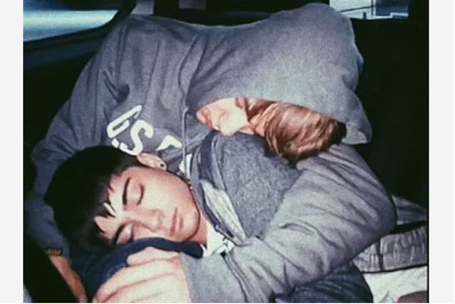 Foto antiga publicada por Zayn Malik em homenagem ao ex-colega de banda Liam Payne, morto na última quarta, 16. Espero que esteja em paz e saiba o quanto é amado. Te amo, irmão, escreveu.