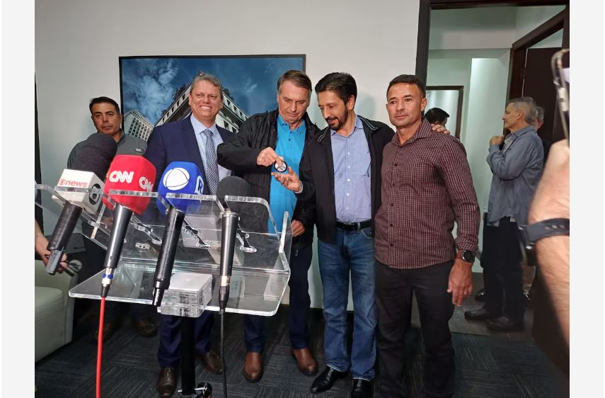 Encontro entre o prefeito Ricardo Nunes, o ex-presidente Jair Bolsonaro (PL) e o governador Tarcísio de Freitas (Republicanos) para selar a escolha do vice, o coronel da PM Ricardo Mello Araújo.