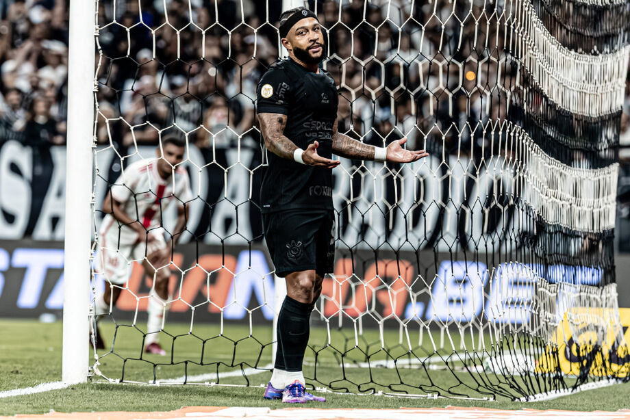 Indireta a Depay? Koeman deixa ataque aberto na Holanda, mas avisa: 'Tem de estar jogando'