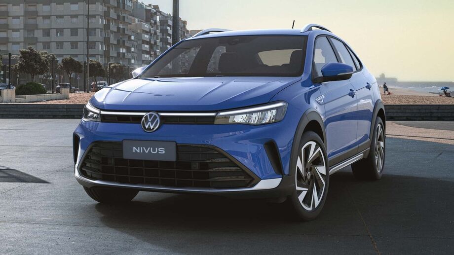 O Volkswagen Nivus 2025 traz mudanças no design frontal, com uma grade mais ampla e faróis finos em LED, atualizando sua identidade visual.