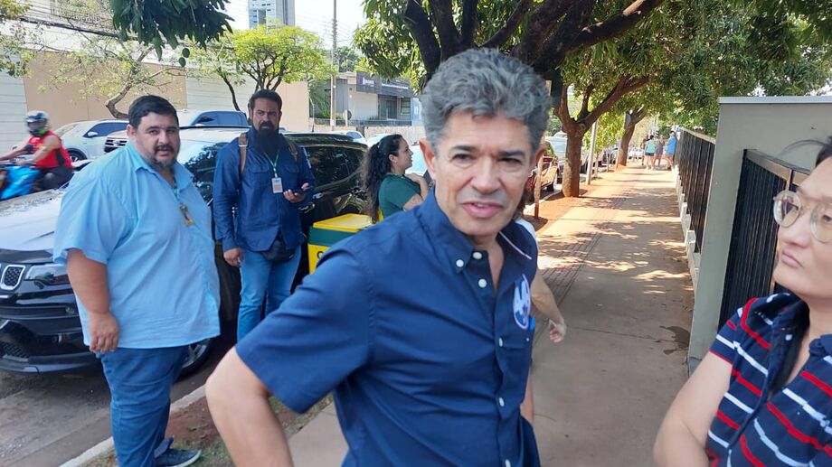 Rinaldo Modesto foi votar hoje cedo na Escola Lúcia Martins Coelho